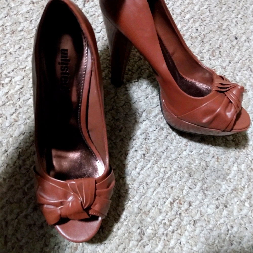 Twisted heels size 8